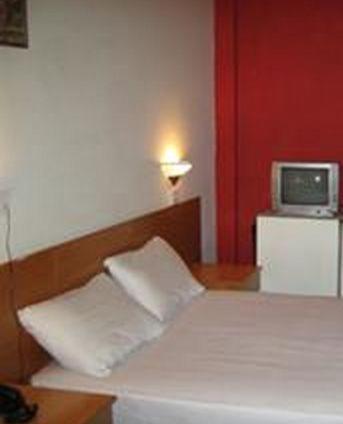 Sky Hotel Nicosia Szoba fotó